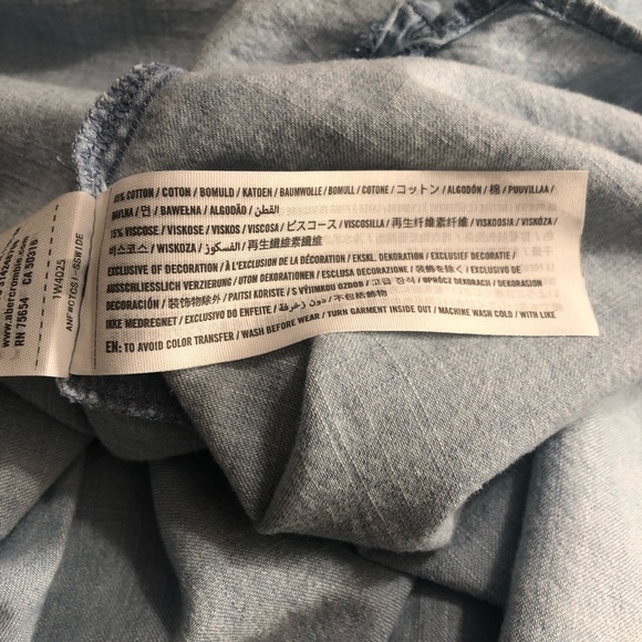 Abercrombie & Fitch Light Wash Denim Shirt Sz S - Picture 5 of 5